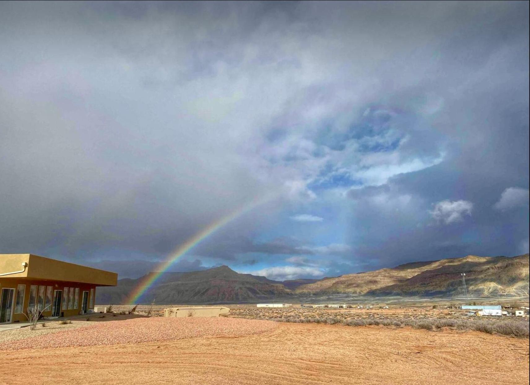 Page Arizona Border Town- Crimson Suite, Desert Canyon Getaway With Views Big Water Esterno foto