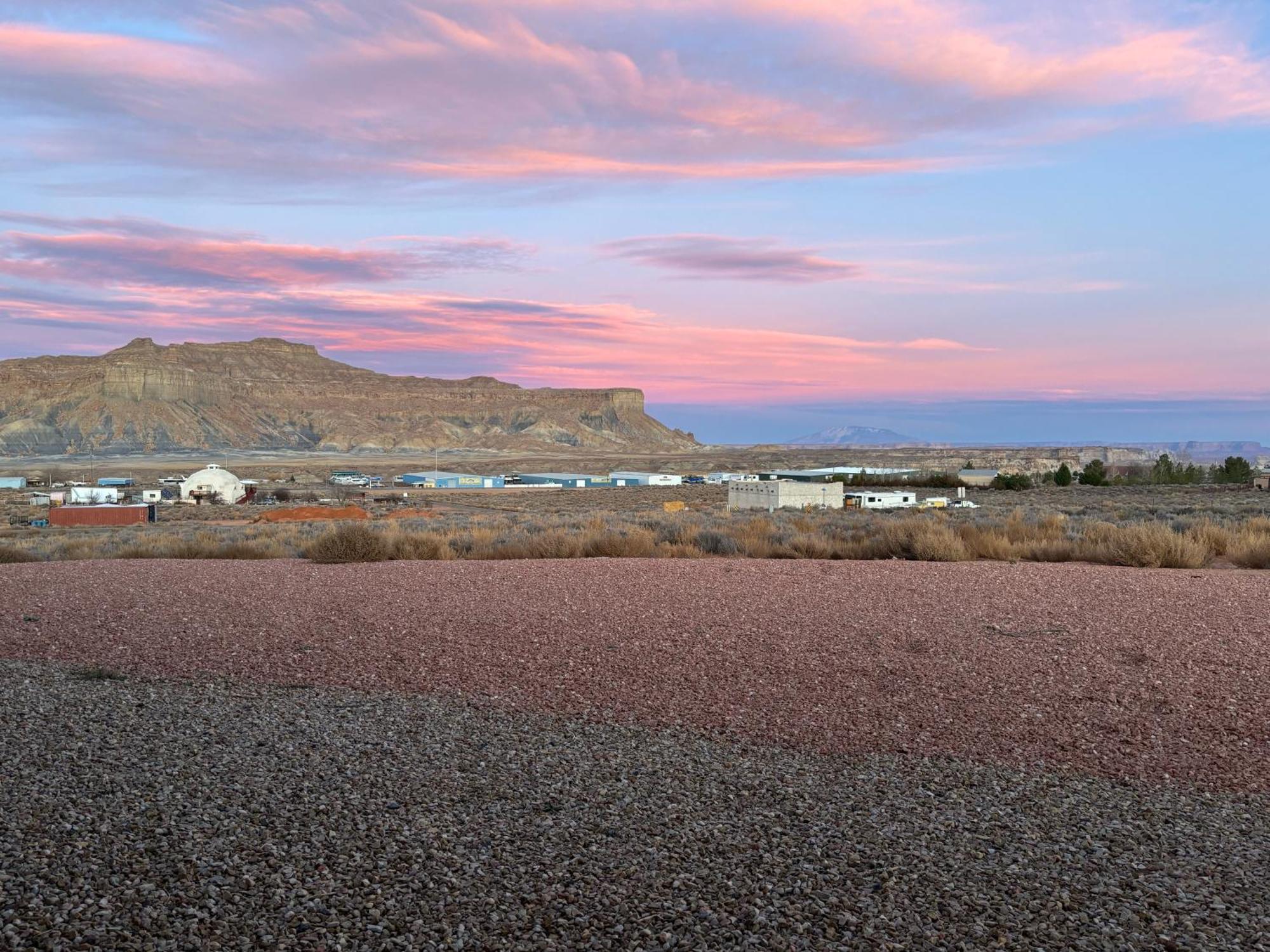 Page Arizona Border Town- Crimson Suite, Desert Canyon Getaway With Views Big Water Esterno foto